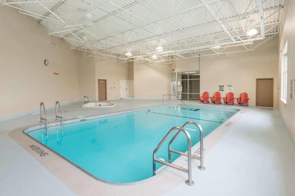 Super 8 By Wyndham Mississauga