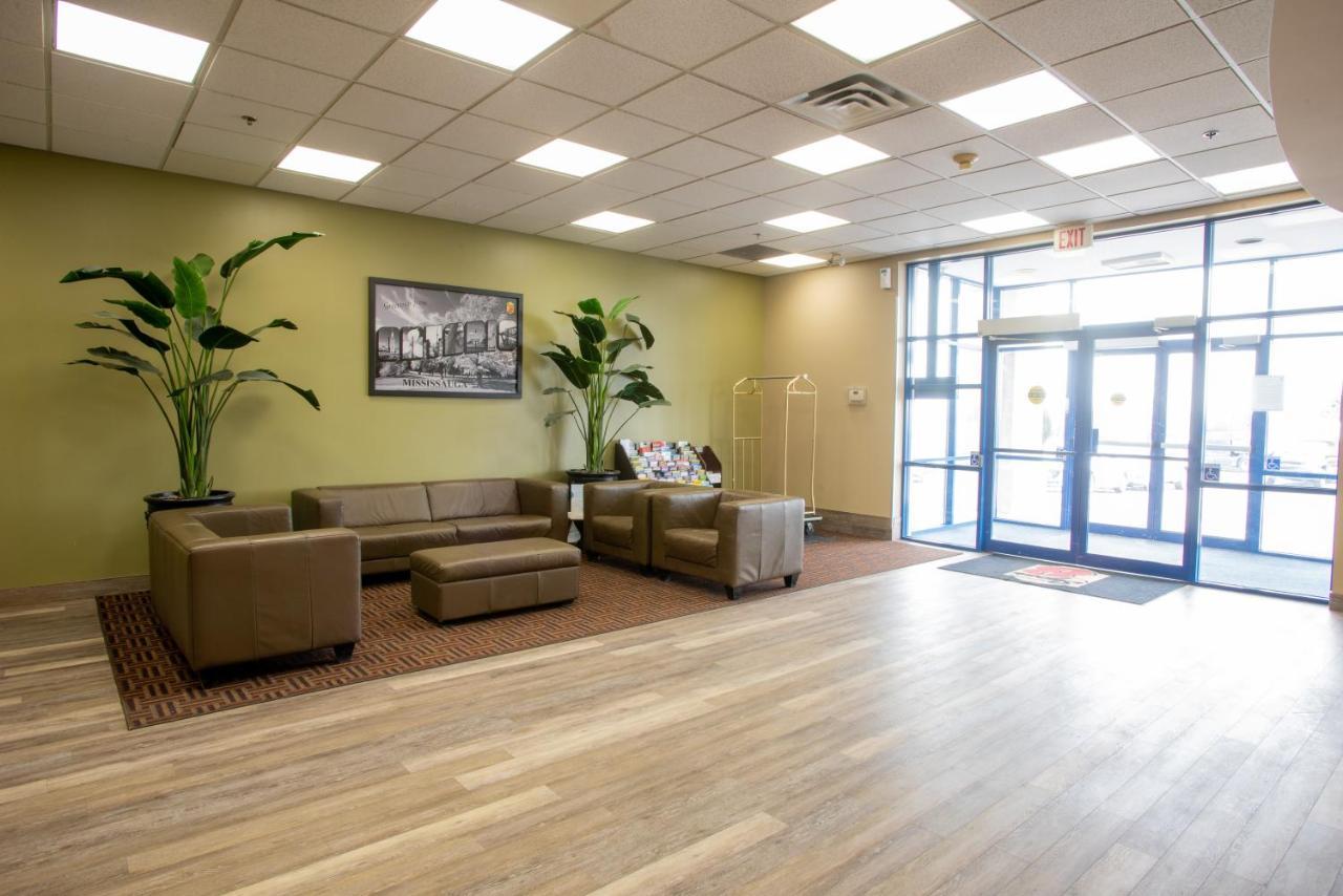 Hotel Super 8 By Wyndham Mississauga