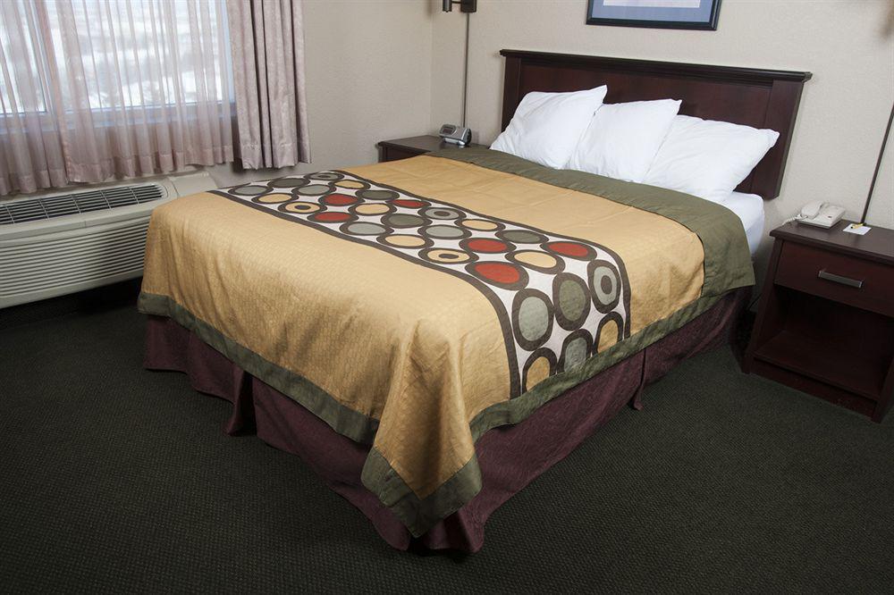 Super 8 By Wyndham Hotel 2*
